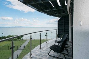 Balatoni panorámás, vízparti Apartmanok Keszthely - terasz - kilátás a Balatonra.