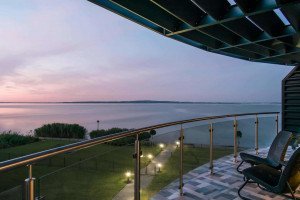 Vízparti balatoni panorámás Apartmanok Keszthely - terasz - hajnali Balaton